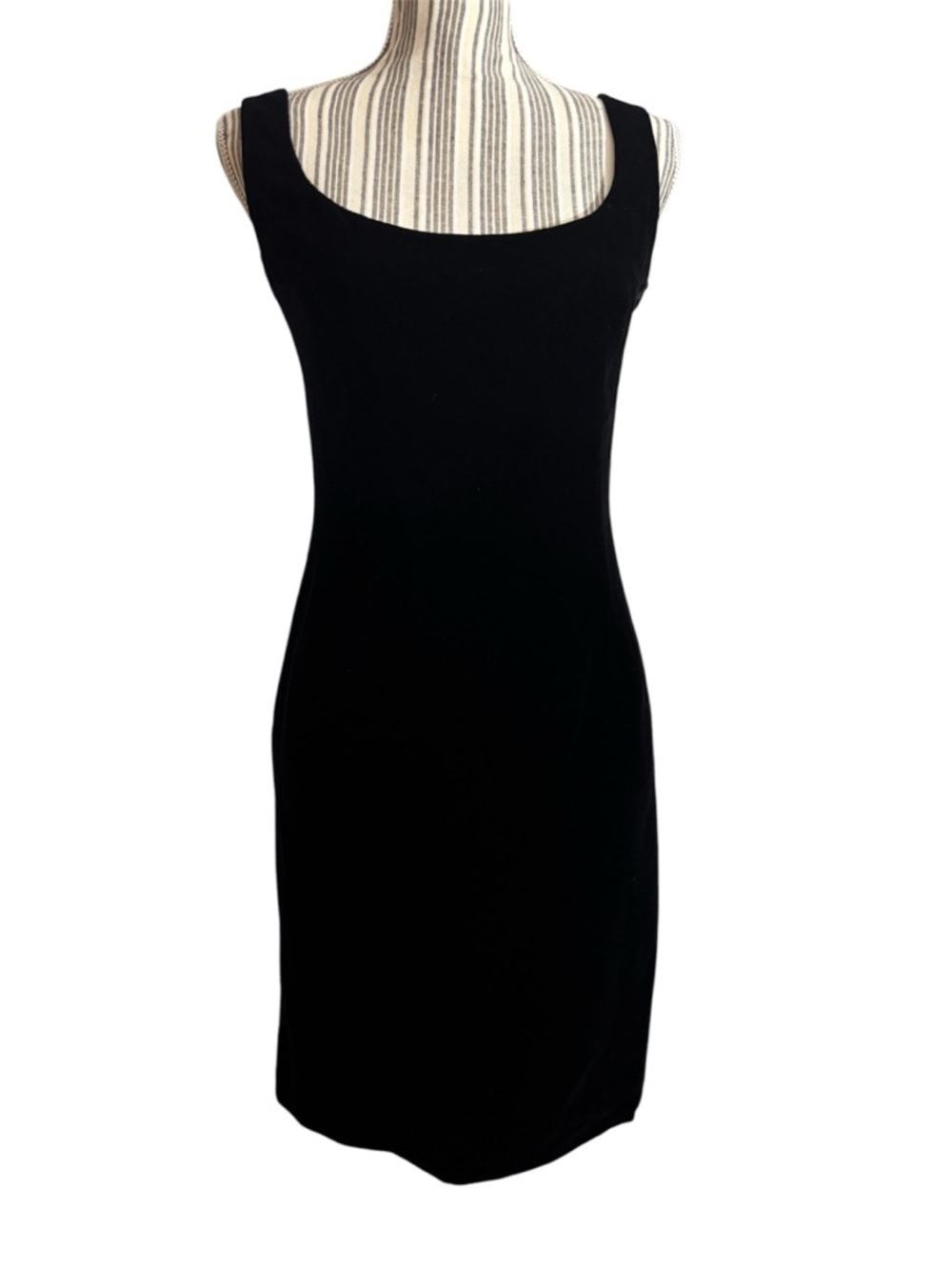 Victor Costa Black Velvet Sheath Dress Size 6 Vintage Made USA Classic Cocktail